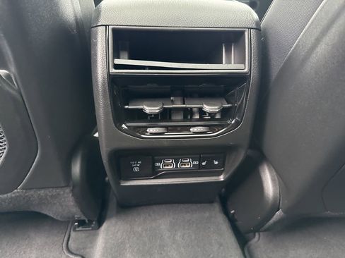 Certified 2024 Jeep Grand Cherokee Limited image 24