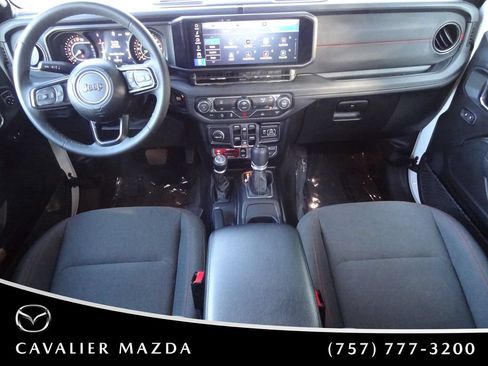 Used 2026 Jeep Gladiator Rubicon AWD/4WD image 16
