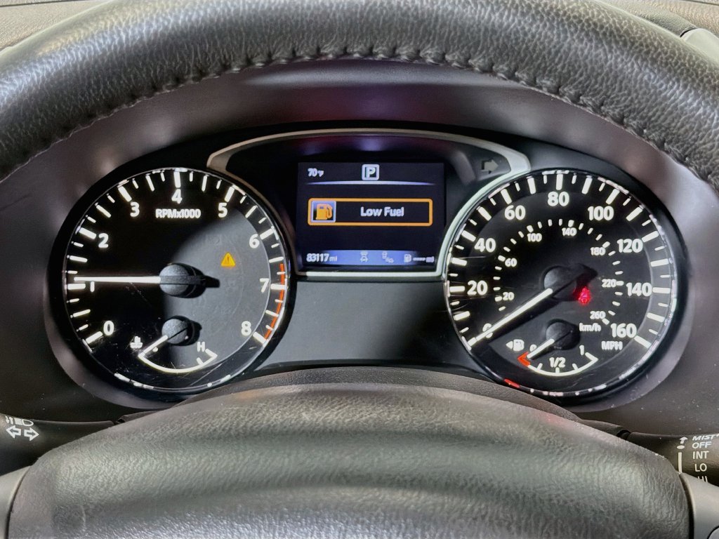 Used 2018 Nissan Pathfinder SL FWD image 11
