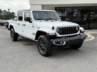 Used 2024 Jeep Gladiator Sport video 2