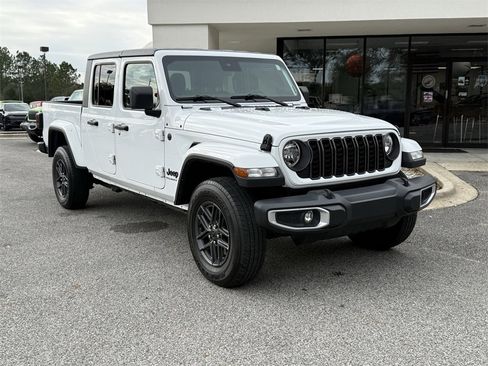 Used 2024 Jeep Gladiator Sport image 2