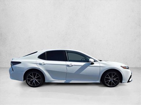 Used 2024 Toyota Camry SE FWD image 4
