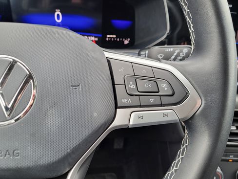 Used 2022 Volkswagen Taos SE w/ Panoramic Sunroof Package image 21