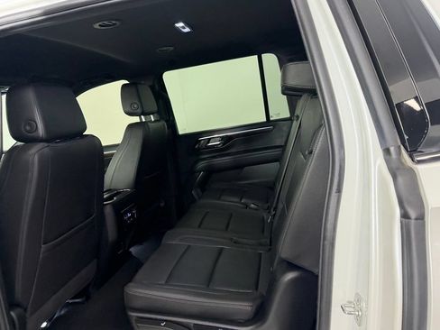 Used 2025 Chevrolet Suburban Z71 AWD/4WD image 27