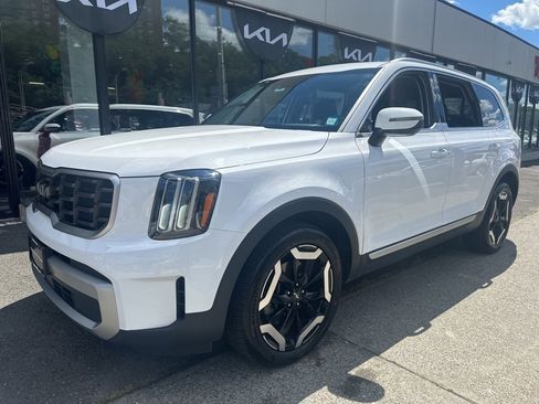 Used 2023 Kia Telluride S image 1