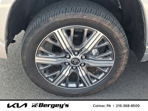 Used 2022 Toyota Tundra Capstone AWD/4WD image 9