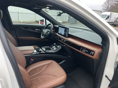 Used 2023 Lincoln Nautilus Reserve w/ Luxury Package image 30