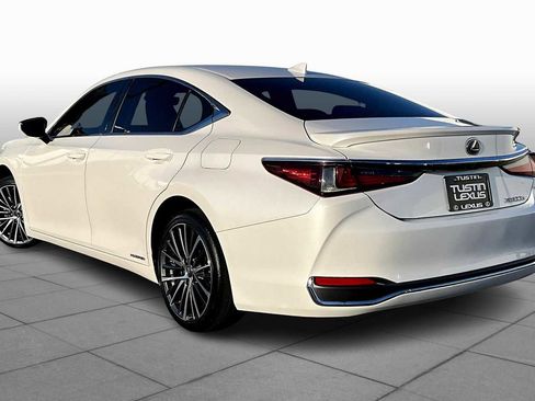 Used 2019 Lexus ES 300h image 11