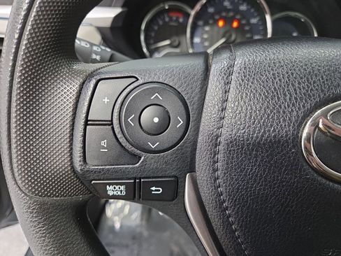 Used 2015 Toyota Corolla LE image 14