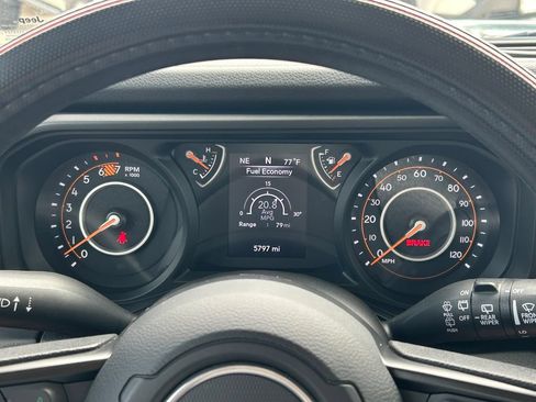 Used 2025 Jeep Wrangler Sport AWD/4WD image 29