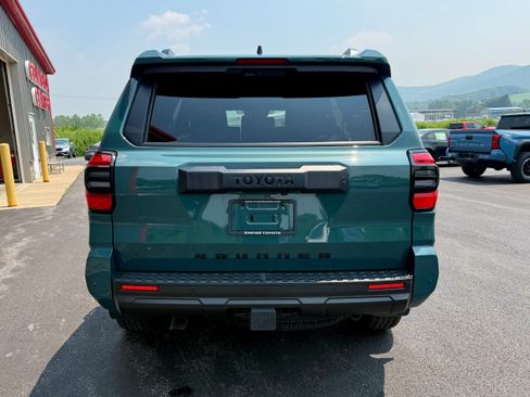 Certified 2026 Toyota 4Runner TRD Off-Road Premium AWD/4WD image 29