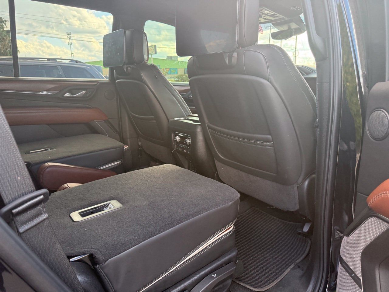 Used 2024 GMC Yukon Denali Ultimate AWD/4WD image 17