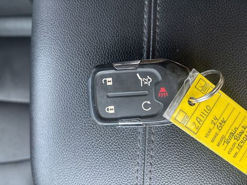 Used 2024 GMC Terrain SLT image 33