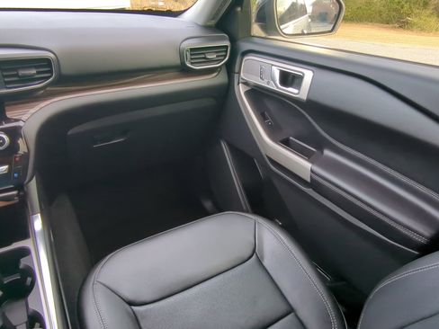 Certified 2022 Ford Explorer Limited w/ Equipment Group 301A image 15