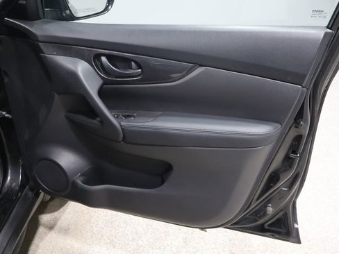 Used 2020 Nissan Rogue S image 22