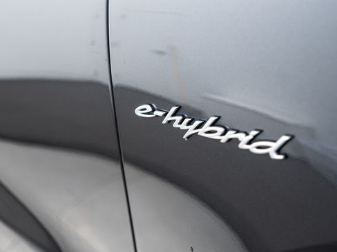 New 2025 Porsche Cayenne E-Hybrid image 12