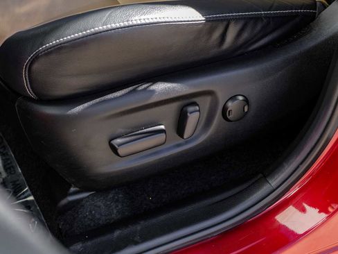 Used 2018 Toyota RAV4 Limited image 33