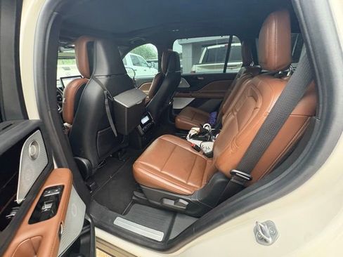 Used 2021 Lincoln Aviator Reserve w/ Equipment Group 202A AWD/4WD image 5
