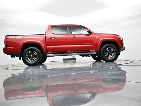 Used 2017 Toyota Tacoma TRD Sport image 22