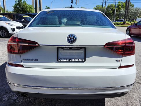Used 2018 Volkswagen Passat 2.0T SE image 10
