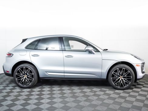 Used 2025 Porsche Macan image 9