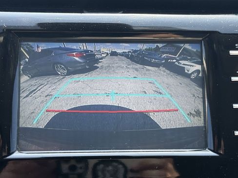 Used 2018 Toyota Camry LE FWD image 18