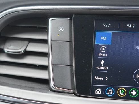 Used 2023 Buick Enclave Essence image 19