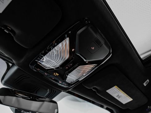Used 2022 BMW X7 M50i w/ Dynamic Handling Package AWD/4WD image 36
