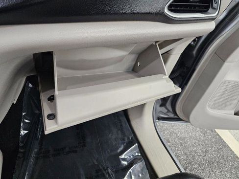 Used 2017 Chrysler Pacifica Touring-L image 21