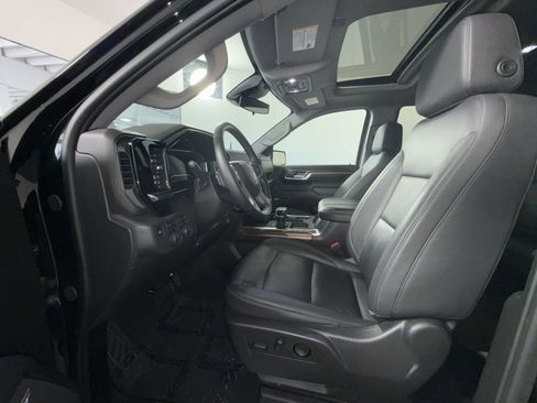 Used 2024 Chevrolet Silverado 1500 LT Trail Boss w/ LT Trail Boss Premium Package AWD/4WD image 13