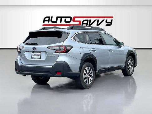 Used 2024 Subaru Outback Premium AWD/4WD image 7