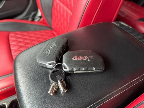 Used 2018 Jeep Wrangler Unlimited Sahara w/ Uconnect 4C Nav & Sound Group AWD/4WD image 25