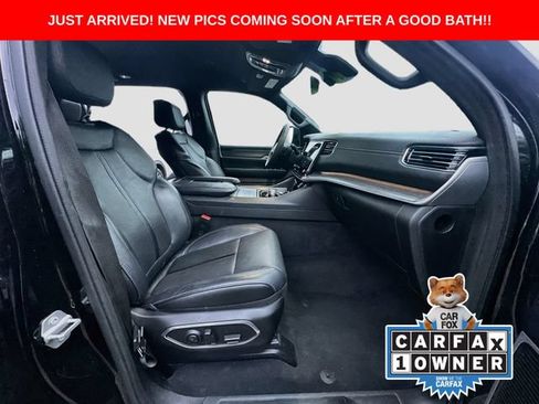 Used 2024 Jeep Wagoneer Series III AWD/4WD image 30