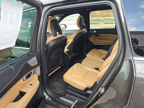 Used 2021 Volvo XC90 T6 Inscription w/ Lounge Package image 12