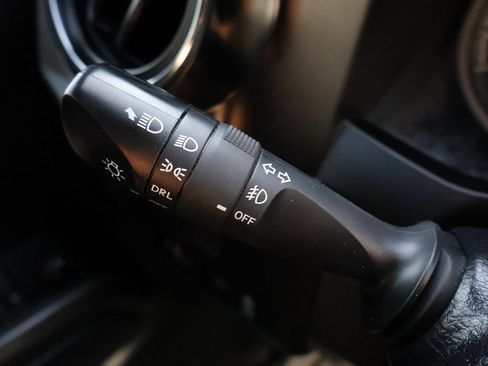 Used 2020 Toyota Tacoma TRD Off-Road AWD/4WD image 38