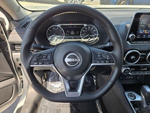 Used 2025 Nissan Sentra SR FWD image 18