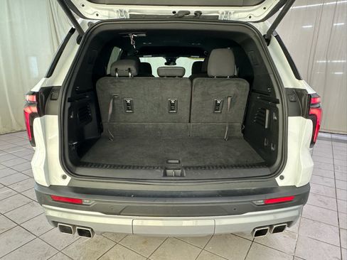 Certified 2024 Chevrolet Traverse LT w/ LPO, Floor Liner Package FWD image 8
