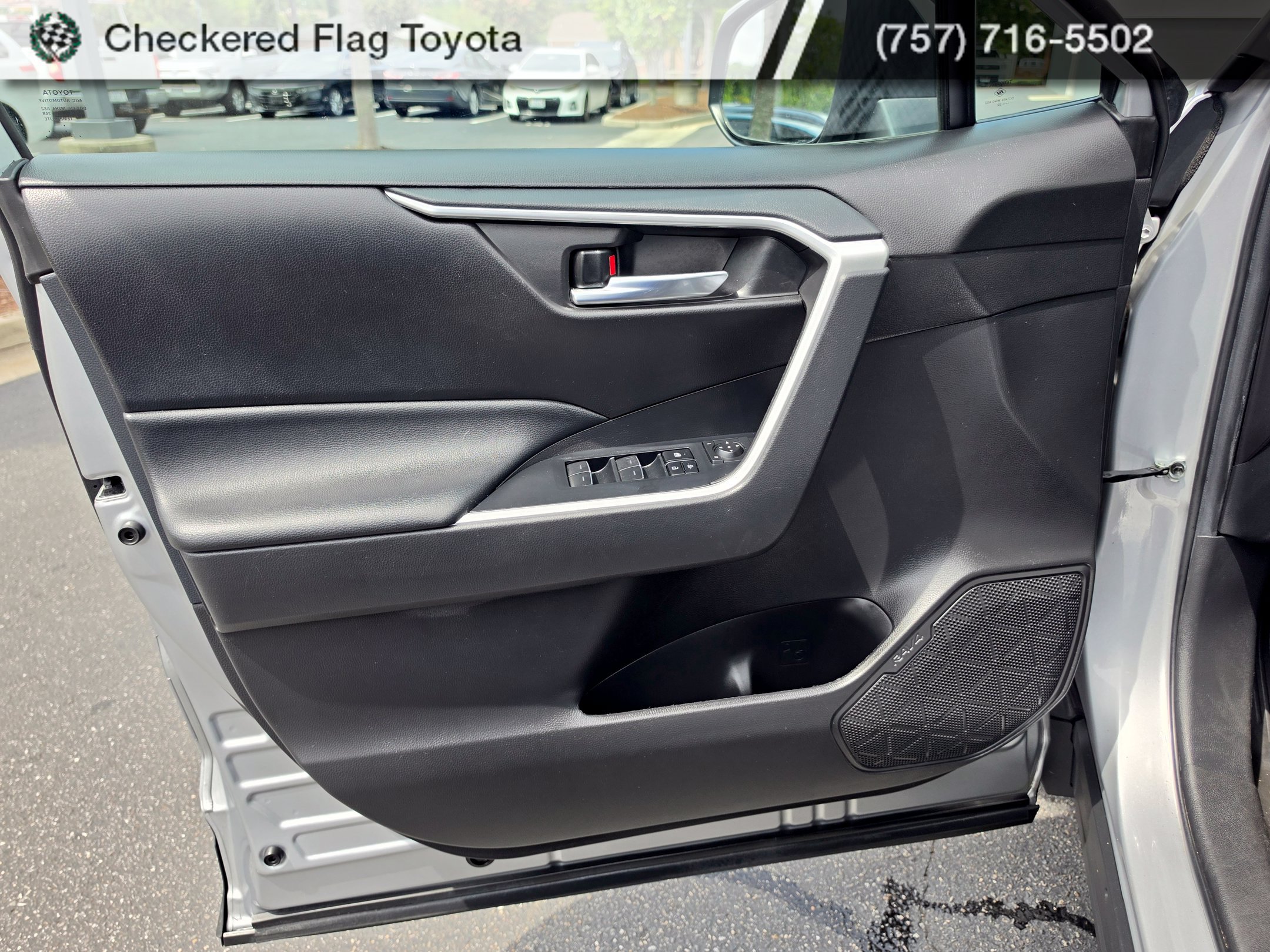 Used 2022 Toyota RAV4 XLE AWD/4WD image 15