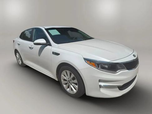 Used 2018 Kia Optima LX w/ 17" Alloy Wheels Package FWD image 6