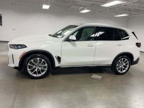 New 2026 BMW X5 sDrive40i w/ Premium Package image 2