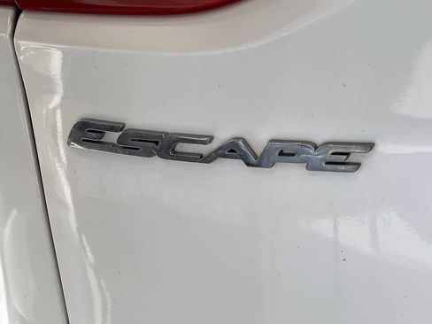 Used 2015 Ford Escape Titanium image 11