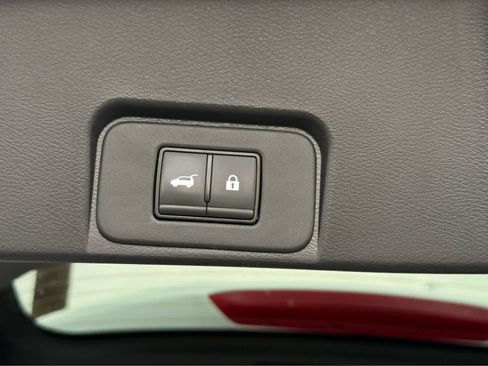 Used 2025 Nissan Rogue SV AWD/4WD image 20