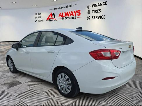 Used 2017 Chevrolet Cruze LS FWD image 18