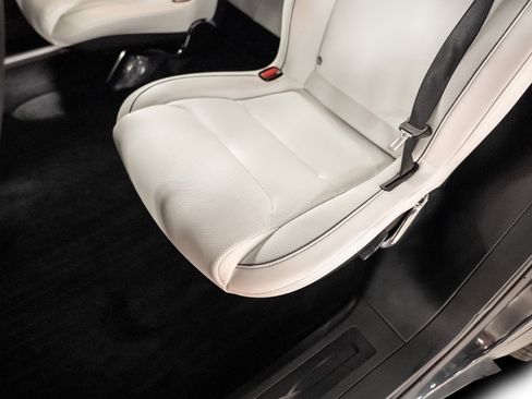 Used 2023 Tesla Model X Plaid image 40