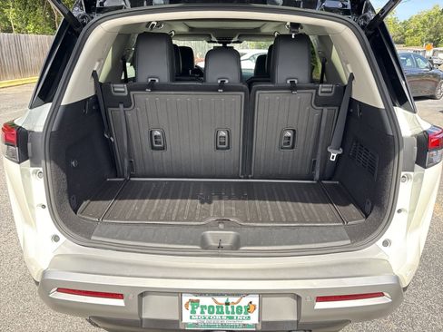 Used 2023 Nissan Pathfinder Platinum w/ Lighting Package (N93) image 36