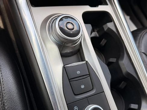 Used 2020 Ford Explorer XLT w/ Equipment Group 202A AWD/4WD image 27