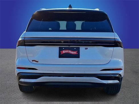 Used 2025 Lincoln Nautilus Reserve image 5