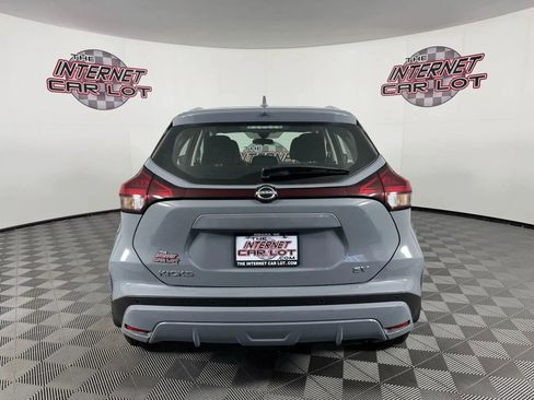 Used 2024 Nissan Kicks SV image 6