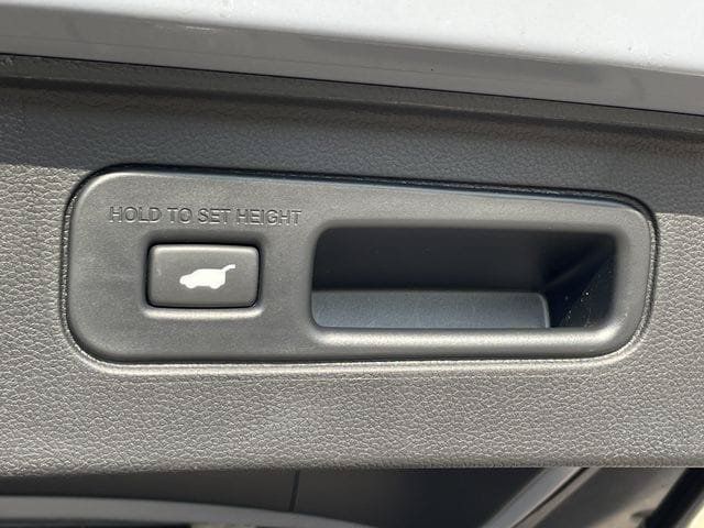 Used 2025 Honda Pilot Touring image 32