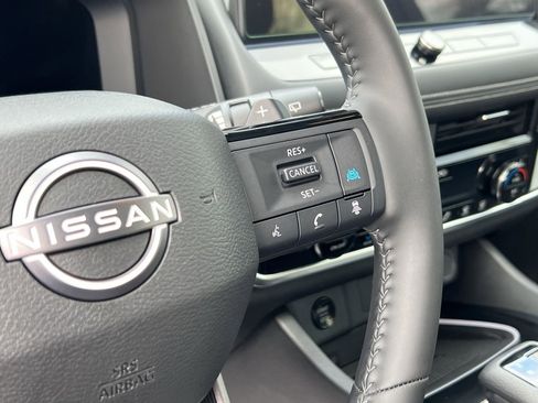 Used 2025 Nissan Rogue SL w/ SL Premium Package image 29